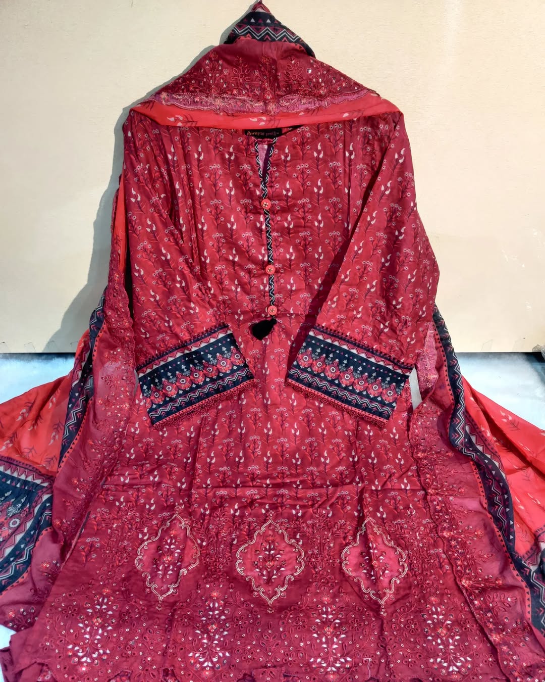 Riwayat Pret 3-Piece Premium Embroidered Lawn Suit