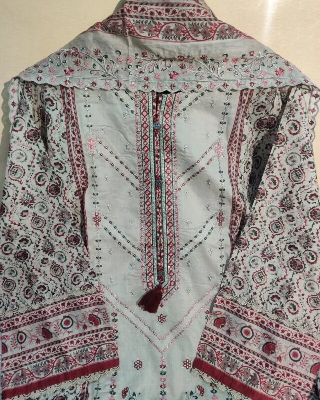 Riwayat Pret 3-Piece Premium Embroidered Lawn Suit - Image 2
